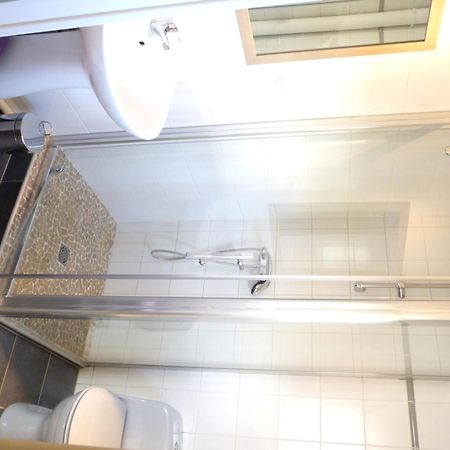 Hotel-Restaurant La P'Tite Auberge Lillebonne エクステリア 写真