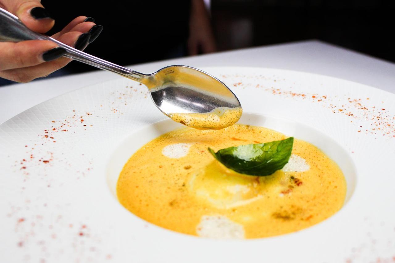 Hotel-Restaurant La P'Tite Auberge Lillebonne エクステリア 写真