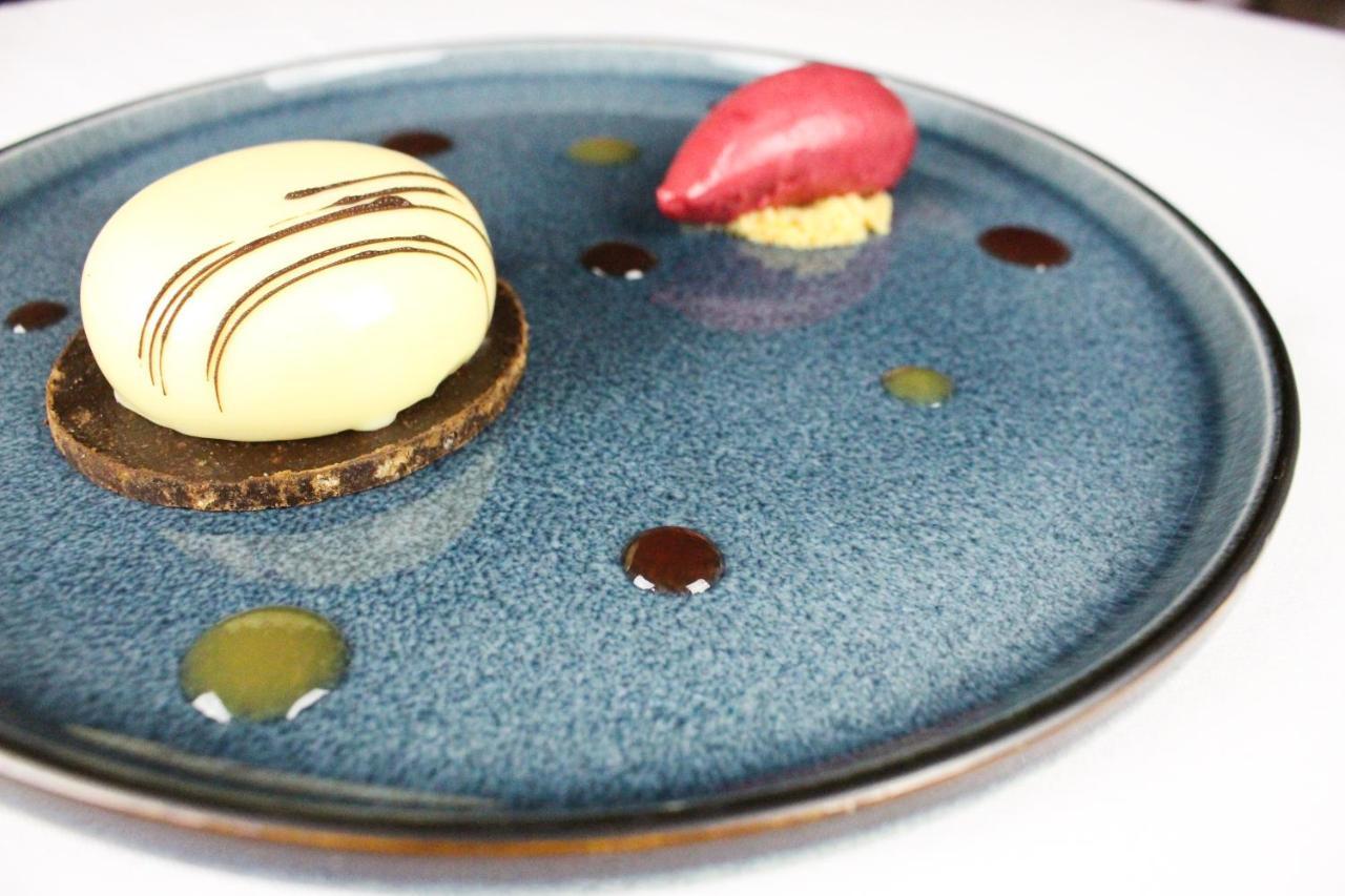 Hotel-Restaurant La P'Tite Auberge Lillebonne エクステリア 写真