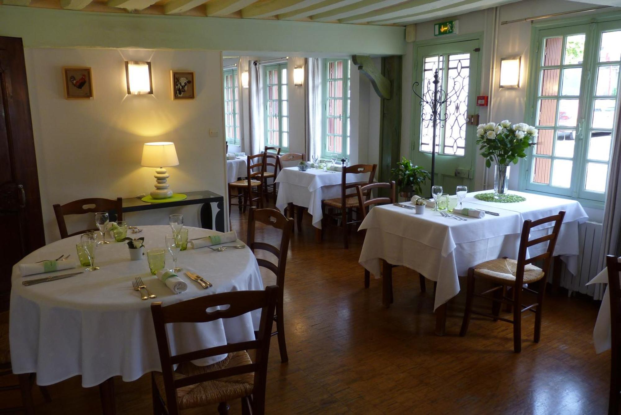 Hotel-Restaurant La P'Tite Auberge Lillebonne エクステリア 写真