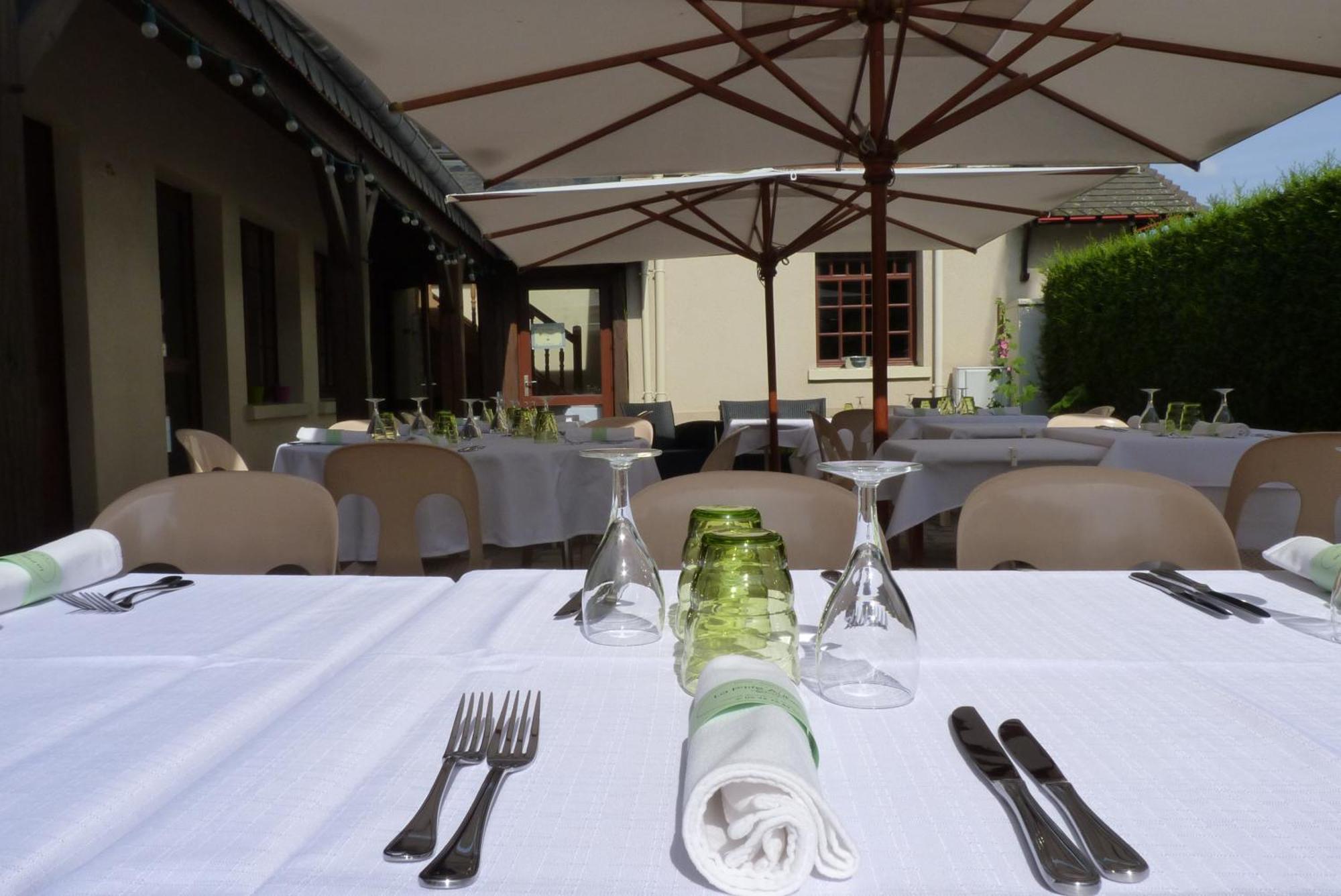 Hotel-Restaurant La P'Tite Auberge Lillebonne エクステリア 写真