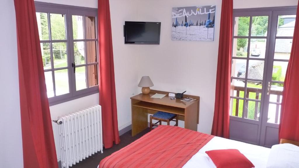 Hotel-Restaurant La P'Tite Auberge Lillebonne 部屋 写真