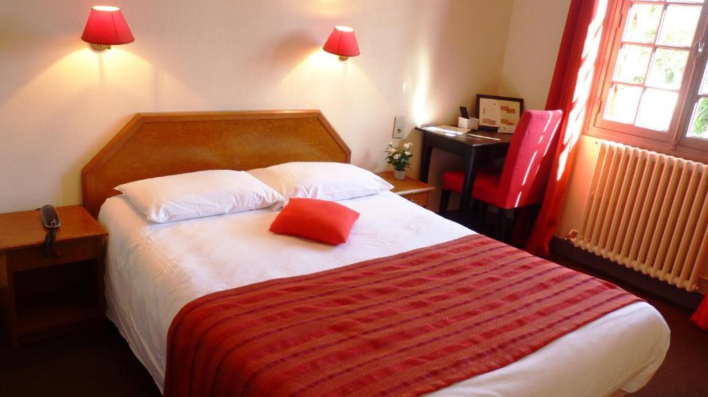 Hotel-Restaurant La P'Tite Auberge Lillebonne 部屋 写真