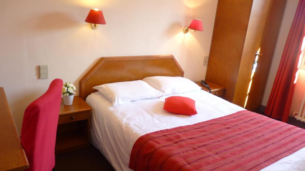 Hotel-Restaurant La P'Tite Auberge Lillebonne 部屋 写真
