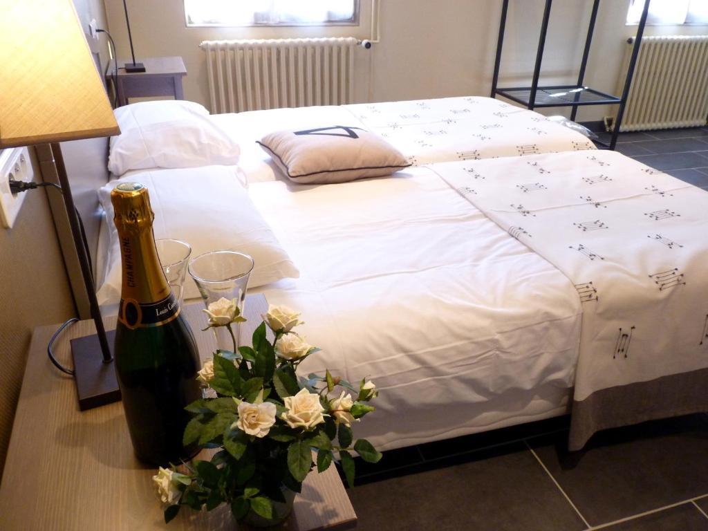 Hotel-Restaurant La P'Tite Auberge Lillebonne 部屋 写真