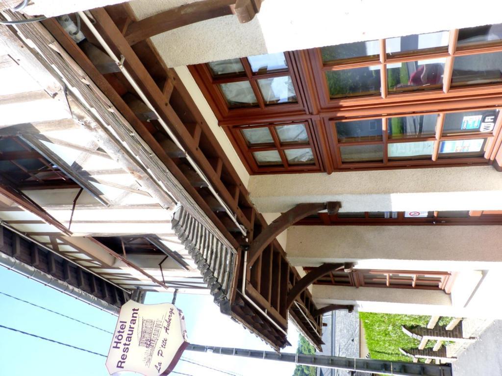 Hotel-Restaurant La P'Tite Auberge Lillebonne エクステリア 写真